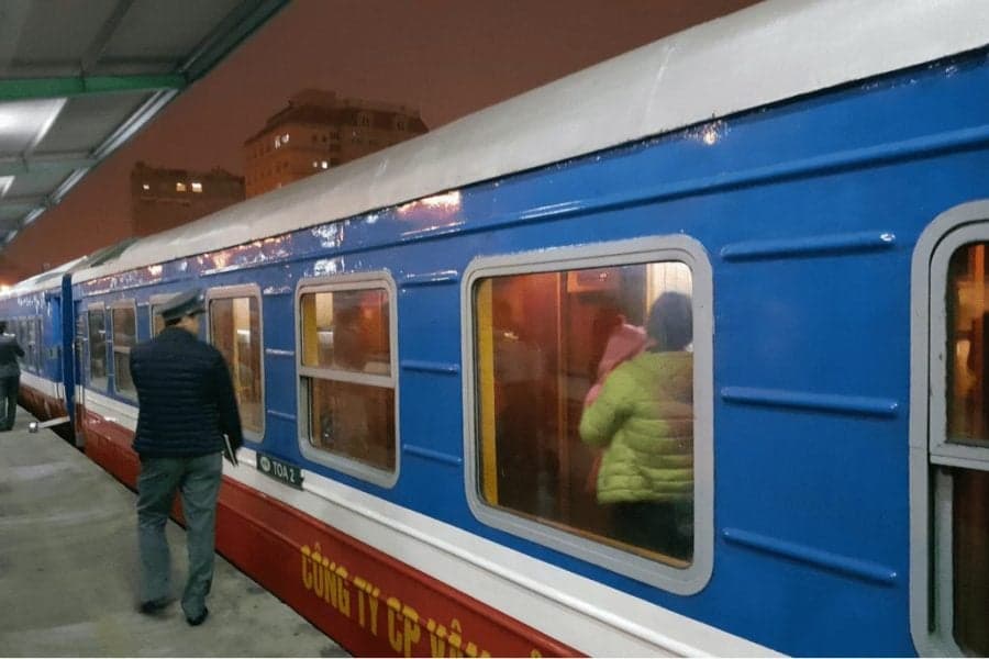 Travelling Vietnam by train or bus