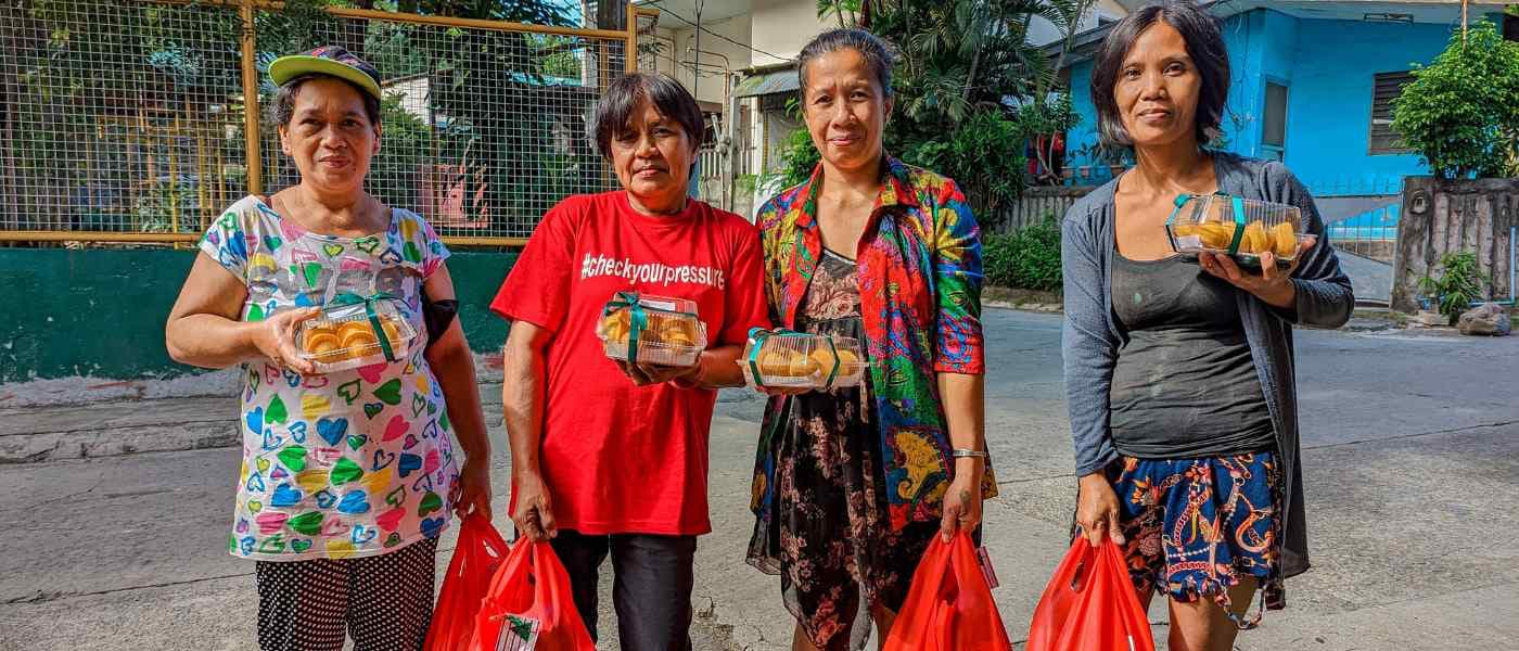 Christmas in the Philippines: Gift-Giving with Gecko Routes