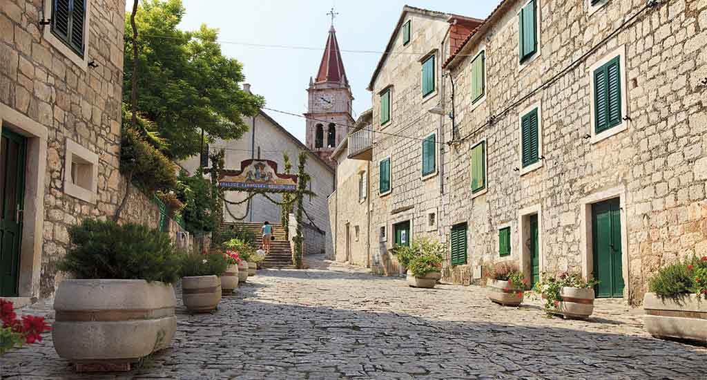 Streets in Bol