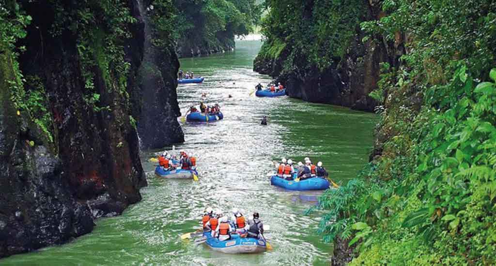 People water rafting in Costa Rica