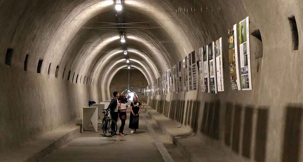 Visitors in Gric Tunnel