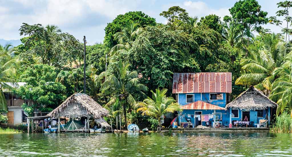 Houses by the banks of Rio Dulce