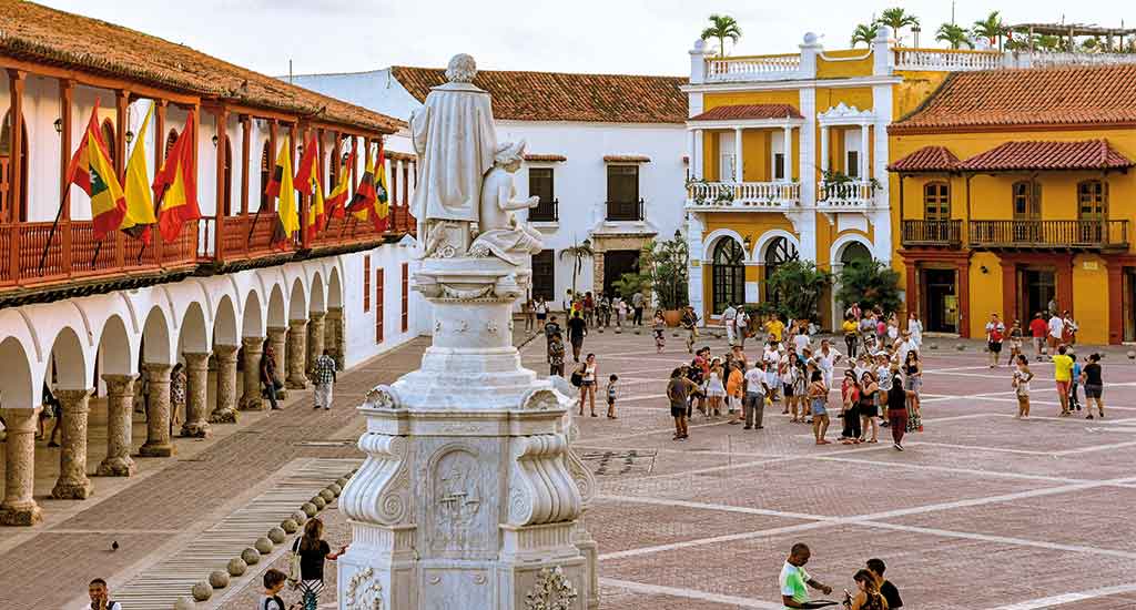 Statue in the middle of the city centre of Cartagena