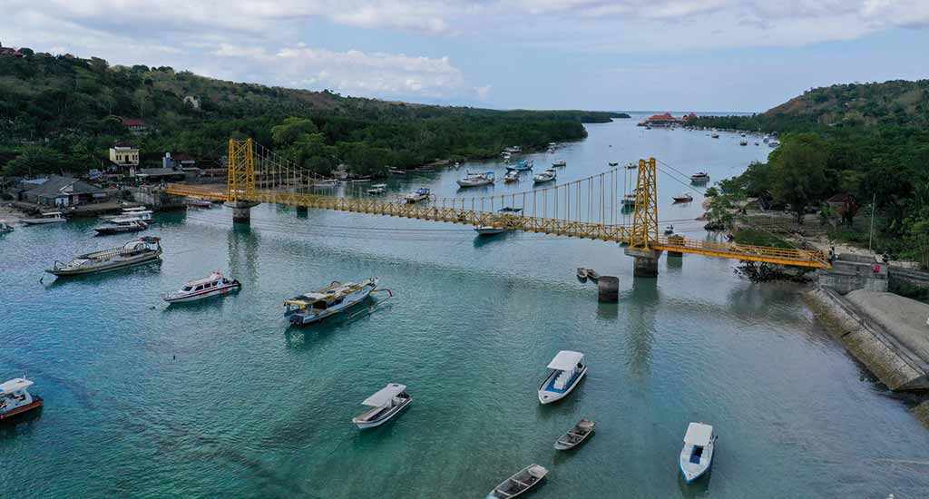 Famous Yellow bridge connecting Nusa Lembongan and Nusa Cenigan