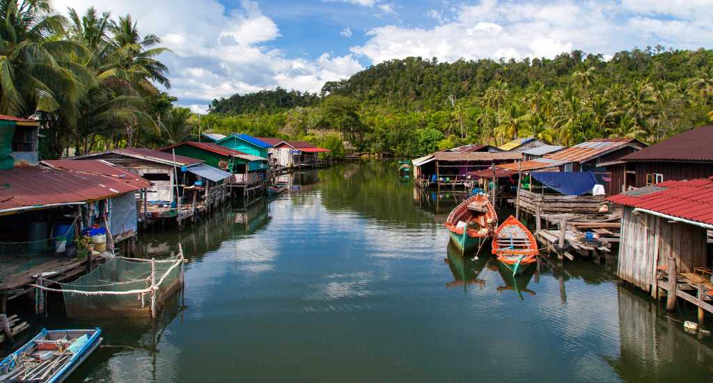 Fishing boats and houses on stilts in Tonse Lap Siem Reap