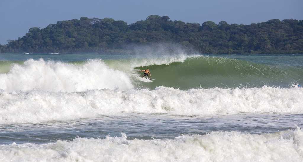 Huge waves for surfing in Bocas del Toro