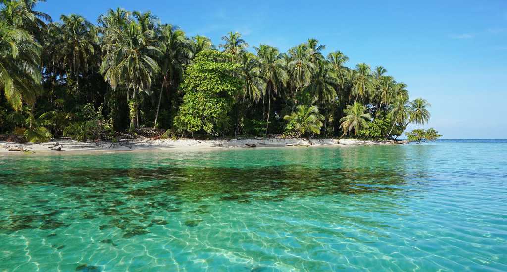 Clear waters of Isla Basimentos