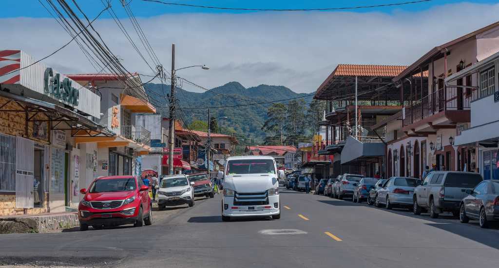 A street with cars in Boquete city centre