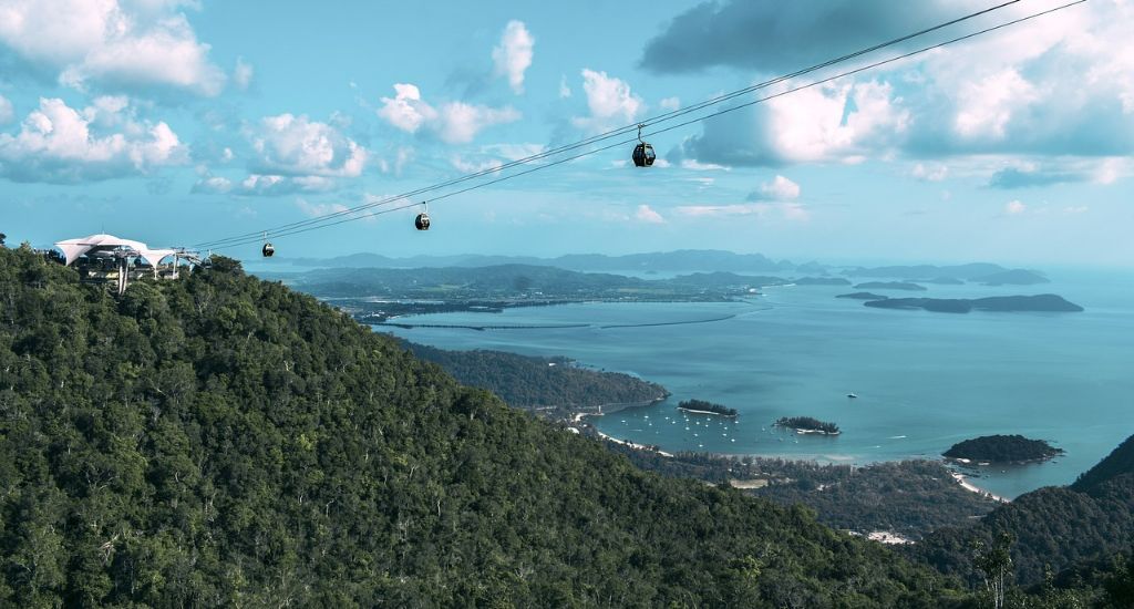Skybridge and cable cars over Langkawi