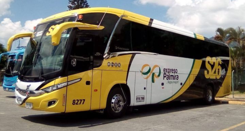 Features of an Expreso Palmira S26 bus in Colombia