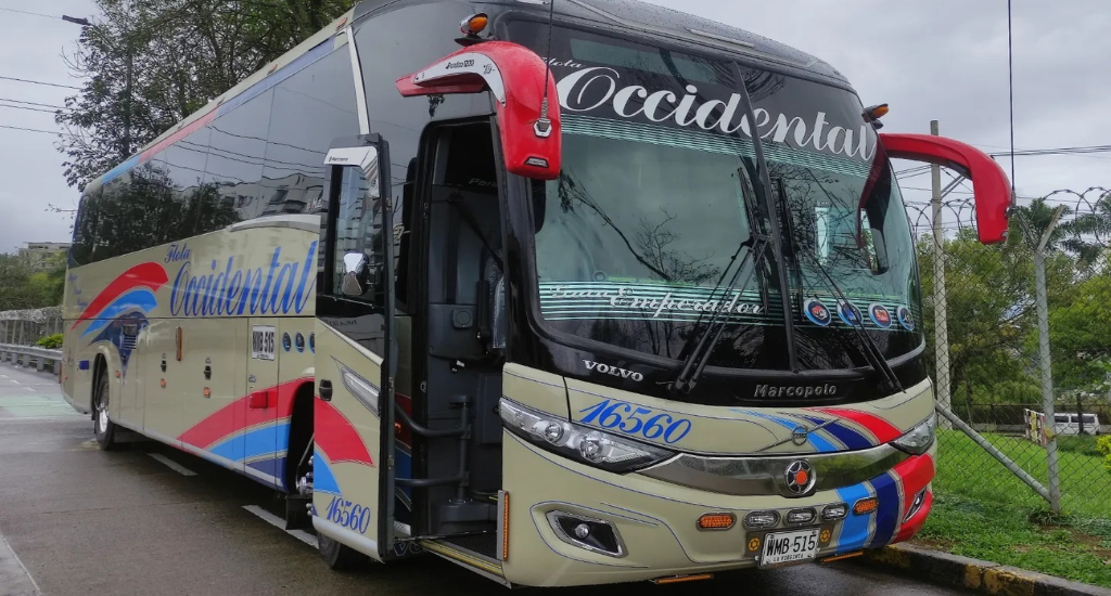 Features of a Flota Occidental Gran Emperador bus in Colombia