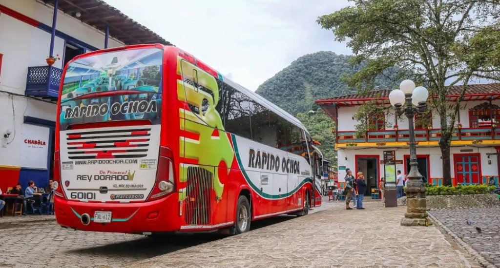 Features of a Rapido Ochoa Rey Dorado bus in Colombia